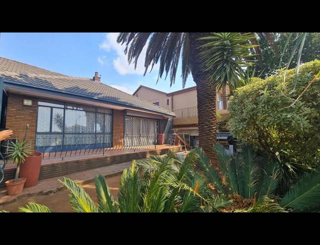 4 BEDROOM HOUSE FOR SALE IN LENASIA